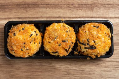 Üst görünüm doğranmış domuz pastaları yatay kompozisyonda