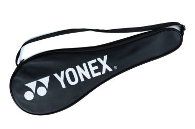 Zhongshan Çin-28 Temmuz 2024: Yatay kompozisyonda beyaz zemin üzerine yepyeni bir Yonex badminton çantası.