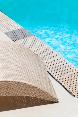 özel yüzme havuzu dikey kompozisyonda