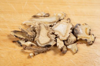 açı görünümü bitkisi DuHuo veya Angelicae Pubescentis Radix veya Doubletooth Angelicae Kök yatay bileşimi