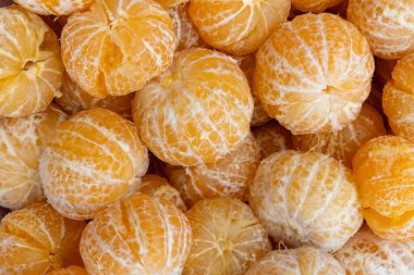 Üst görünüm soyulmuş mandalina bölümleri