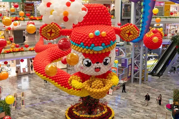 ZhongShan GuangDong Çin - 29 Ocak 2025: 2025 Yeni Yılan Yılı için Çin Yeni Yıl Dekorasyonu.