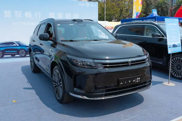 ZHONGSHAN GUANGDONG Çin - 21 Mart 2025: siyah Aito WenJie M9 elektrikli araba.