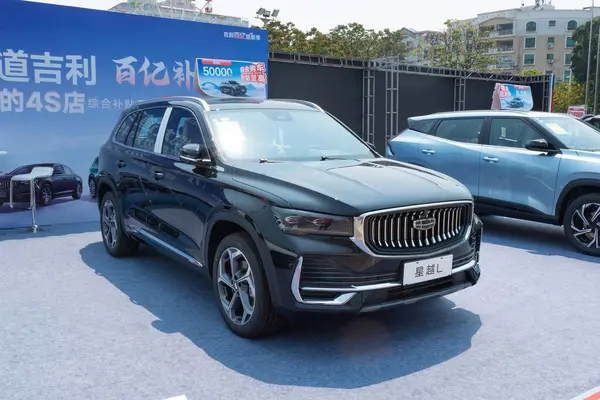 ZHONGSHAN GUANGDONG Çin - 21 Mart 2025 Siyah Geely XingYue L arabası.