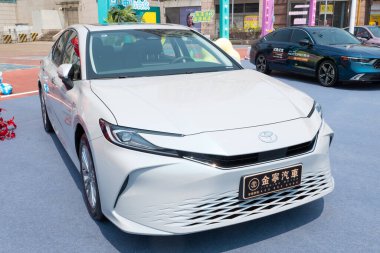ZHONGSHAN GUANGDONG Çin - 21 Mart 2025: beyaz bir Toyota araba.