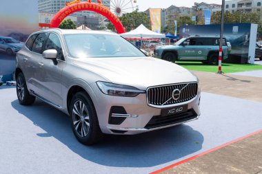 ZHONGSHAN GUANGDONG Çin - 21 Mart 2025: bir şampanya Volvo XC60 arabası.