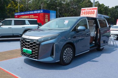 ZHONGSHAN GUANGDONG Çin - 21 Mart 2025: mavi bir Xia arabası.