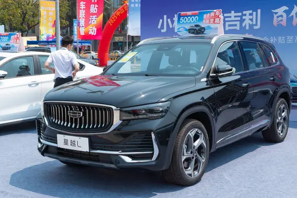 ZHONGSHAN GUANGDONG Çin - 21 Mart 2025 Siyah Geely XingYue L arabası.