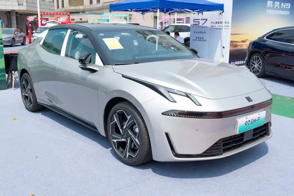 ZHONGSHAN GUANGDONG Çin - 21 Mart 2025: Gri bir Link & Co O7EM-P arabası.