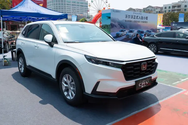 ZHONGSHAN GUANGDONG Çin - 21 Mart 2025: beyaz Honda CRV.