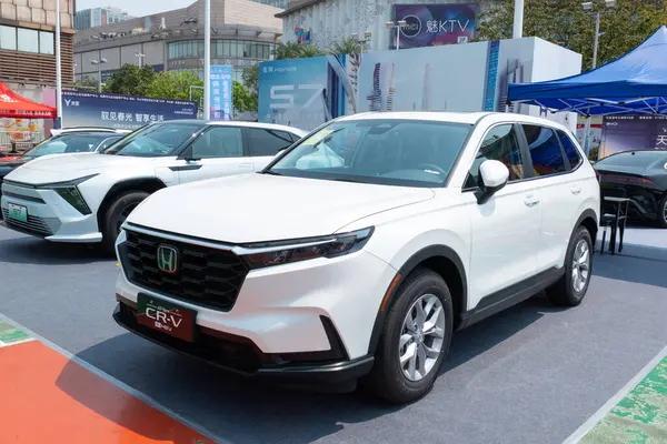 ZHONGSHAN GUANGDONG Çin - 21 Mart 2025: beyaz Honda CRV.