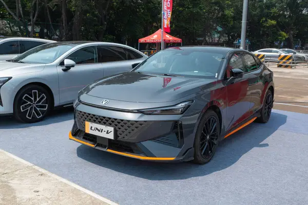 ZHONGSHAN GUANGDONG Çin - 21 Mart 2025: gri Changan UNI-V.