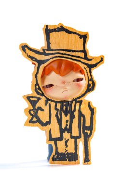 ZhongShan GuangDong Çin - 21 Mart 2025: Pop Mart koleksiyon rakamları beyaz arka planda.