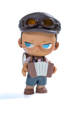 ZhongShan GuangDong Çin - 21 Mart 2025: Pop Mart koleksiyon rakamları beyaz arka planda.