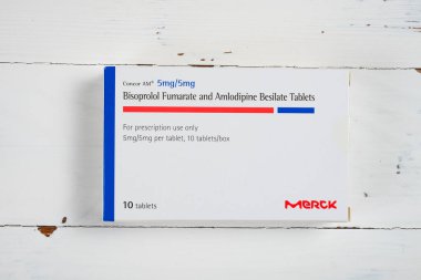 ZHONGSHAN GUANGDONG Çin - 31 Mart 2025: Bisoprolol Fumarate ve Amlodipine Besilate Tabletleri.