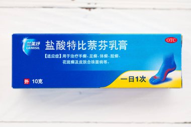 ZhongShan GuangDong Çin - 30 Mart 2025: Terbinafine Hidroklorür Kremi Kutusu.