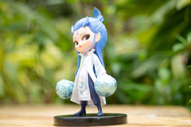 ZhongShan GuangDong Çin-28 Mart 2025: Nezha 2 filminin ana karakteri, açık havada yatay kompozisyonda oyuncak bebek besteliyor..