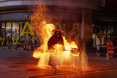 Zhongshan; Çin-13 Nisan 2025: Demir Çiçek Şovu.