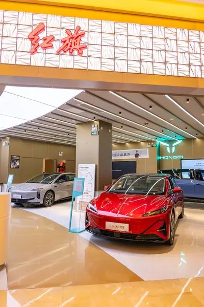 ZHONGSHAN GUANGDONG Çin - 18 Mayıs 2025: HongQi araba dükkanı.