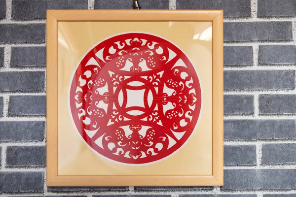 ZHONGSHAN GUANGDONG Çin - 15 Eylül 2023: Çocuk kağıt kesim sergisi.