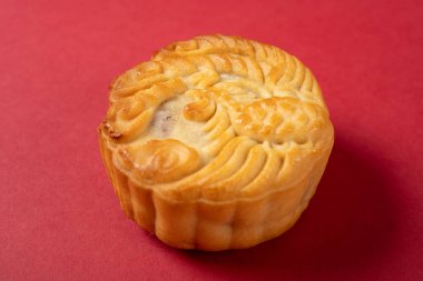 Açılı görünüm Çin ay çöreği, üstünde Anka kuşu olan