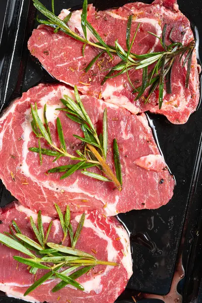 açı görünümü dikey bileşimlerde taze et dilimleri