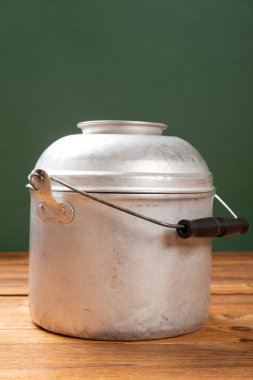 açı görünümü alüminyum yiyecek kabı dikey bileşikte