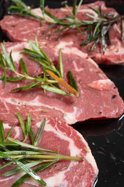 açı görünümü dikey bileşimlerde taze et dilimleri