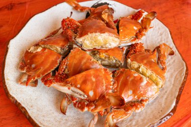 Açı görüşlü ev usulü kızarmış yengeç.