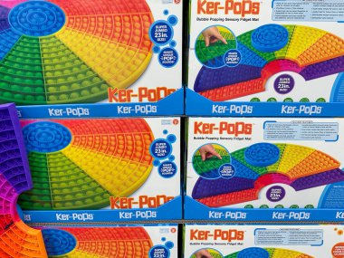 Maple Grove, Minnesota - 4 Kasım 2022 Ker-Pops baloncuklarının bir markette duyusal paspasları patlatması