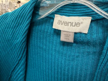 Yeni Umut, Minnesota - 6 Kasım 2022: bir Avenue giyim markasının kapanışı. Bu büyük beden bir kadın giyim markası.