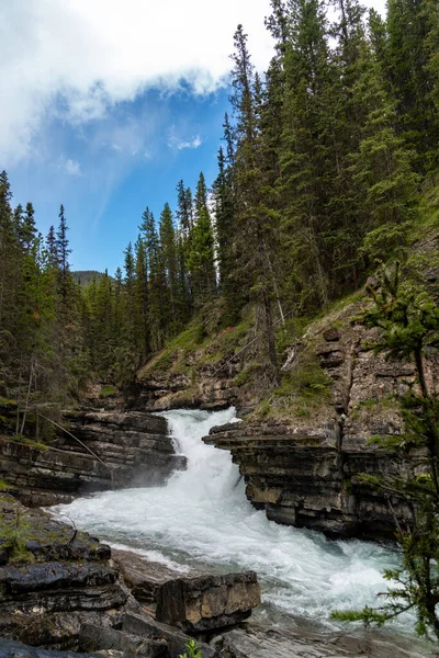 Air Terjun Johnston Canyon Taman Nasional Banff — Stok Foto