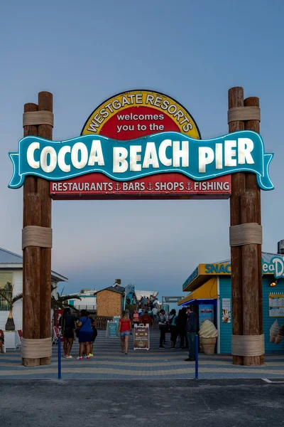 Cocoa Beach Florida December 2022 Illuminated Neon Sign Cocoa Beach — Fotografia de Stock