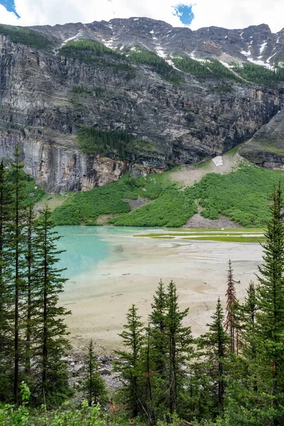 Λίμνη Λουίζ Στα Καναδικά Βραχώδη Όρη Του Εθνικού Πάρκου Μπανφ — Φωτογραφία Αρχείου