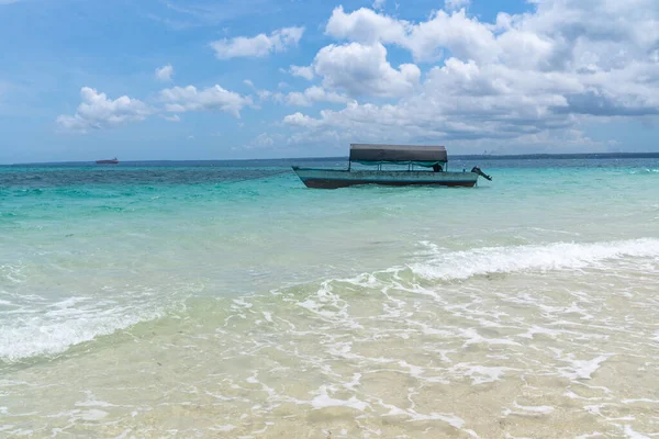 Boot Verankerd Prison Island Changuu Island Net Buiten Kust Zanzibar — Stockfoto
