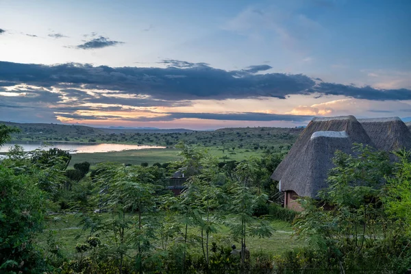 Widok Zachód Słońca Jeziora Munyanyange Ugandzie Afryce Kolorowe Niebo Deszczu — Zdjęcie stockowe