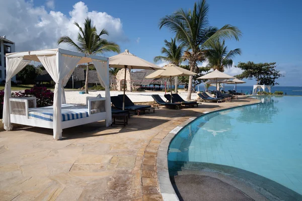 Zanzibar Tanzania Maart 2023 Strandcabanas Bij Het Zwembad Royal Zanzibar — Stockfoto