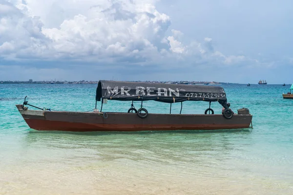 Zanzíbar Tanzania Marzo 2023 Barco Tradicional Esperando Los Turistas Isla — Foto de Stock