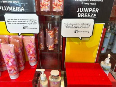 Plymouth, Minnesota - 5 Haziran 2023: Bath and Body Works for throwback 90 'ların kokuları, nostalji Tik Tok etkilerinden alıntılar