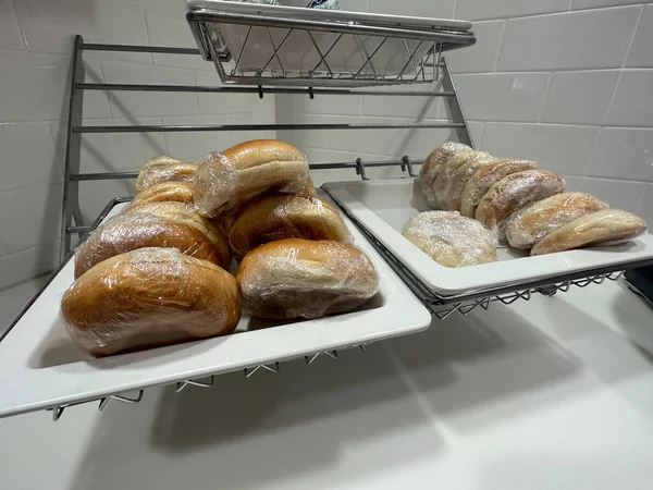 Individuell Verpacktes Brot Englische Muffins Und Bagels Ausgestellt Bei Einem — Stockfoto