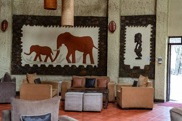 Kenia Afryka Marca 2023 Widok Część Wypoczynkową Holu Kominkiem Mara — Zdjęcie stockowe