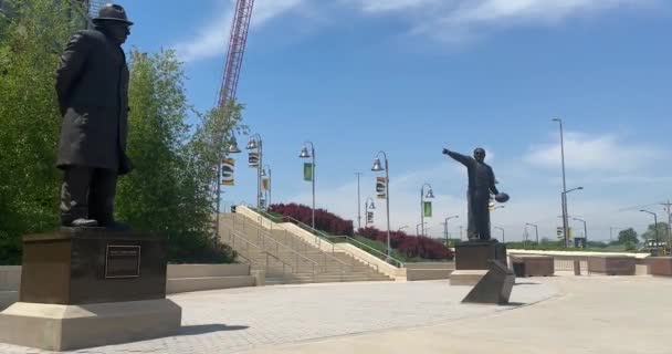 Грін Бей Штат Вісконсин Червня 2023 Року Статуя Вінса Ломбарді — стокове відео