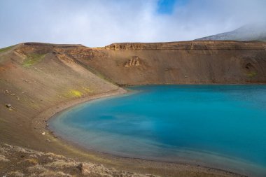 Viti Krateri, İzlanda 'da Krafla ve Myvatn yakınlarında deniz mavisi suyuyla dolu bir volkanik krater.