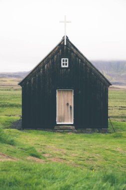 Reykjanes Yarımadası 'ndaki Reykflkvangur Milli Parkı' nın bir parçası olan zenci kilisesi.