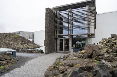 Grindavik, İzlanda - 29 Haziran 2023: Ünlü Mavi Göl 'ün girişi