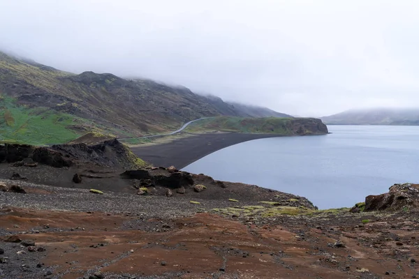 Jezioro Kleifarvatn Mglisty Zachmurzony Letni Dzień Islandii — Zdjęcie stockowe