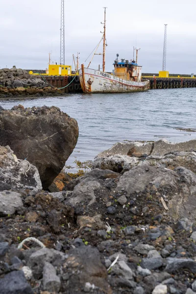 Grindavik Islândia Junho 2023 Velho Barco Pesca Enferrujado Pequeno Porto — Fotografia de Stock
