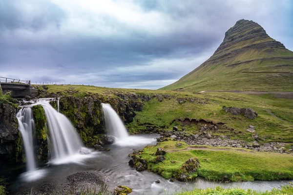 Cachoeira Montanha Kirkjufellsfoss Exposição Prolongada Islândia Península Snaefellsnes — Fotografia de Stock