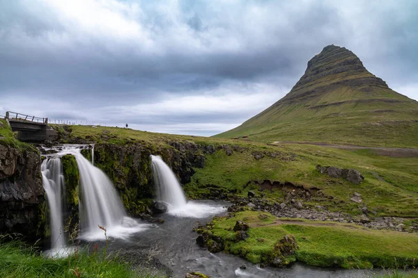 Kirkjufellsfoss Καταρράκτη Και Βουνό Μεγάλη Έκθεση Στην Ισλανδία Στη Χερσόνησο — Φωτογραφία Αρχείου