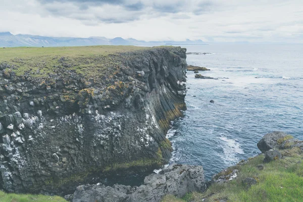 Όμορφη Ηφαιστειακή Ακτογραμμή Βασάλτη Arnarstapi Ισλανδία Στη Χερσόνησο Snaefellsnes — Φωτογραφία Αρχείου